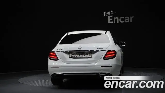 Mercedes-Benz E-Class 2018 — ფოტო 12/20