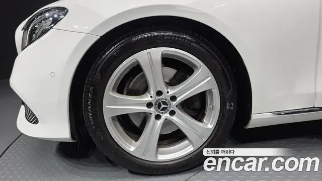 Mercedes-Benz E-Class 2018 — ფოტო 5/20