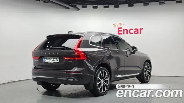 Volvo XC60 2024 — ფოტო 19/20
