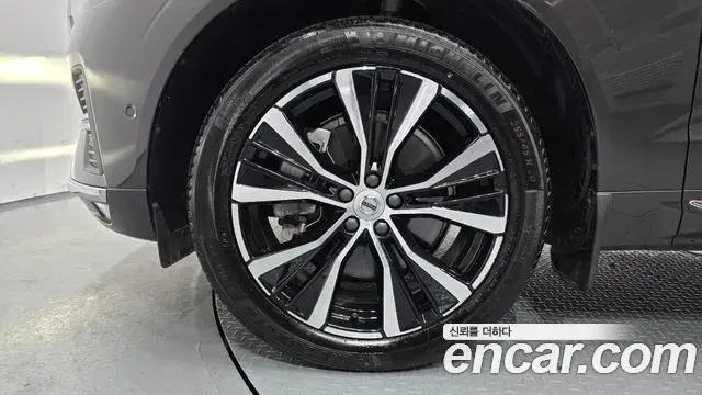 Volvo XC60 2024 — ფოტო 4/20