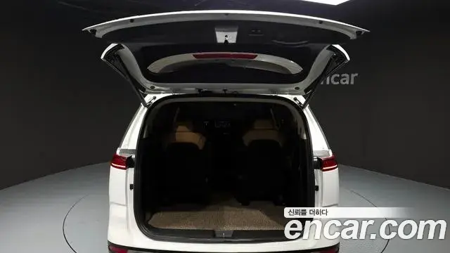 Kia Carnival 2022 — Photo 9/20