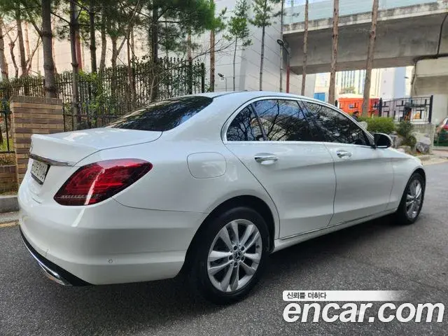 Mercedes-Benz C-Class 2020 — Photo 16/20