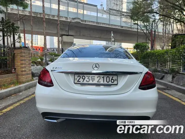 Mercedes-Benz C-Class 2020 — Photo 7/20