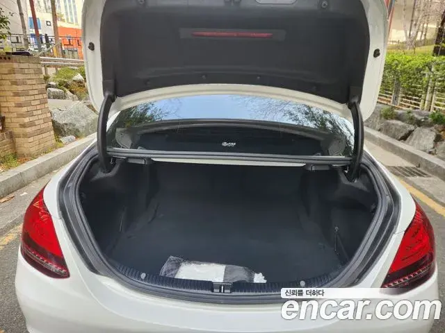 Mercedes-Benz C-Class 2020 — Photo 14/20