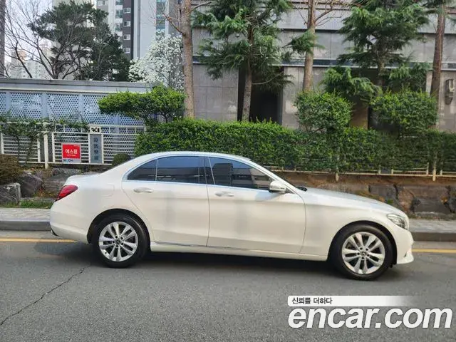 Mercedes-Benz C-Class 2020 — Photo 4/20