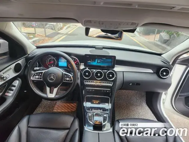 Mercedes-Benz C-Class 2020 — Photo 6/20