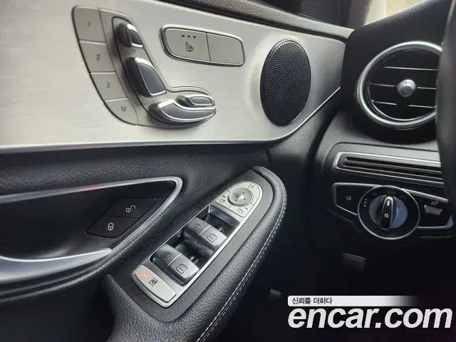 Mercedes-Benz C-Class 2020 — Photo 3/20