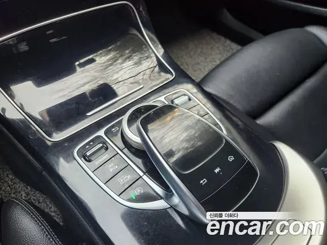 Mercedes-Benz C-Class 2020 — Photo 13/20