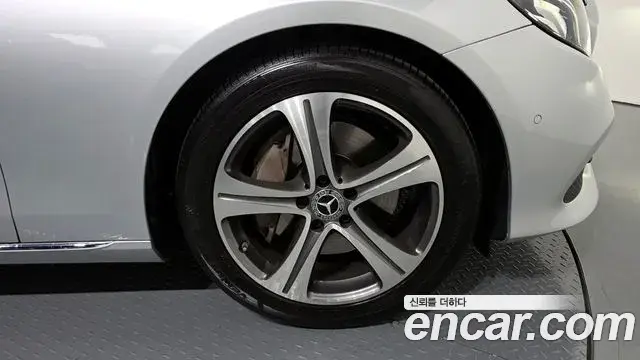 Mercedes-Benz E-Class 2019 — Фото 5/20
