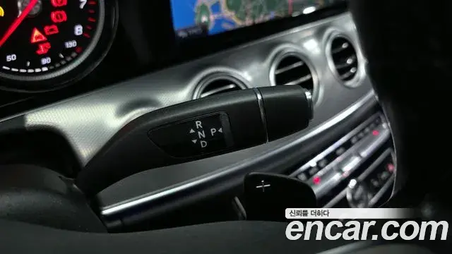 Mercedes-Benz E-Class 2019 — Фото 9/20