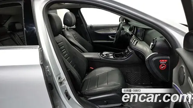 Mercedes-Benz E-Class 2019 — Фото 10/20