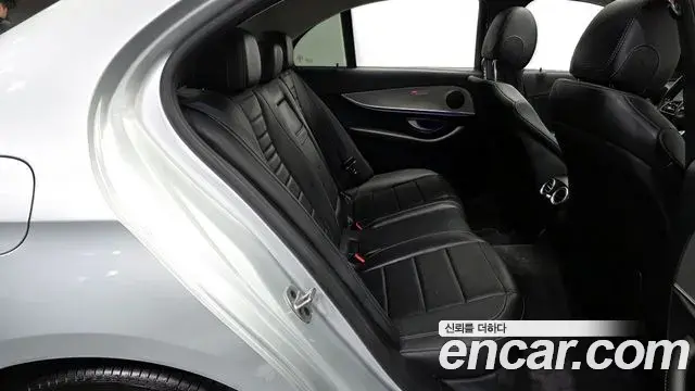 Mercedes-Benz E-Class 2019 — Фото 12/20