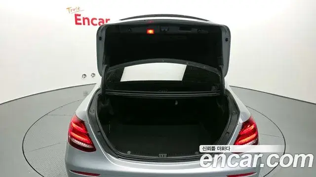 Mercedes-Benz E-Class 2019 — Фото 20/20