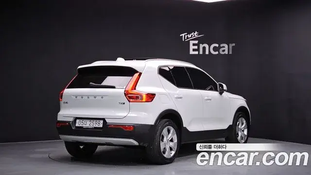 Volvo XC40 2019 — ფოტო 10/20