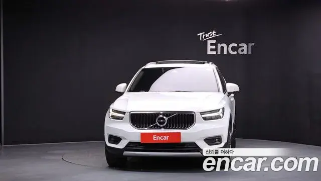 Volvo XC40 2019 — ფოტო 19/20