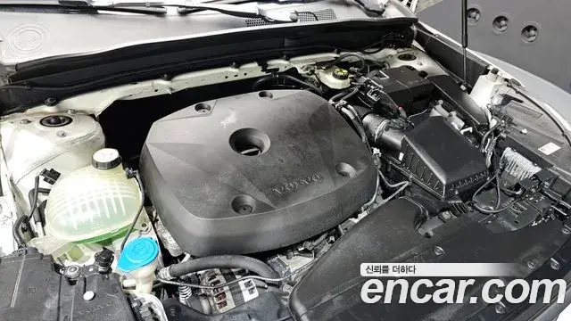 Volvo XC40 2019 — ფოტო 15/20
