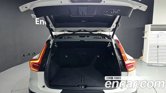 Volvo XC40 2019 — ფოტო 5/20