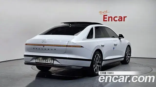 Hyundai Grandeur Hybrid 2023 — Photo 12/20