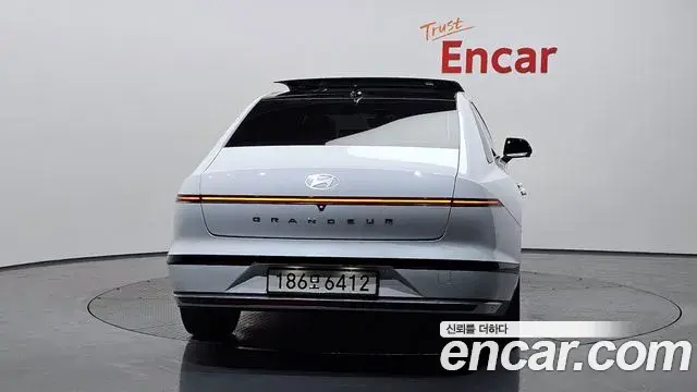 Hyundai Grandeur Hybrid 2023 — Photo 16/20