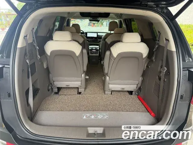 Kia Carnival 2024 — Фото 18/20
