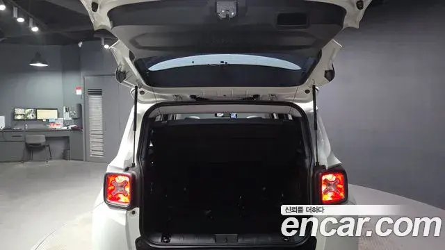 Jeep Renegade 2019 — Photo 20/20