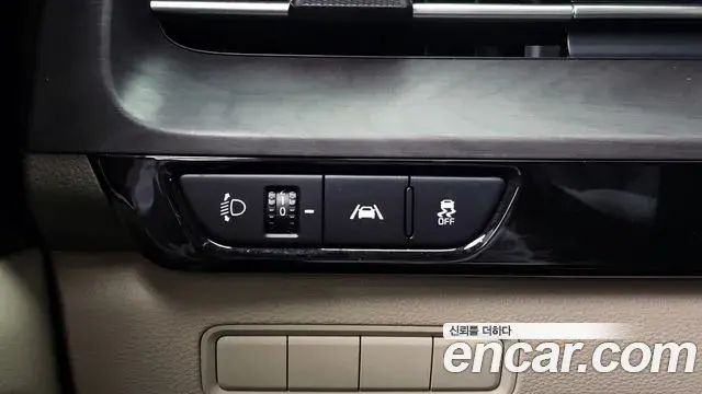 Kia Carnival 2021 — Şəkil 18/20