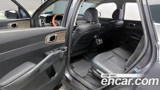 Kia Sorento 2021 — Фото 11/20