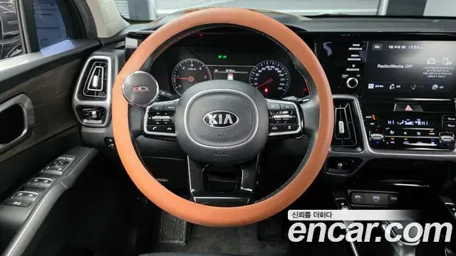 Kia Sorento 2021 — Фото 13/20