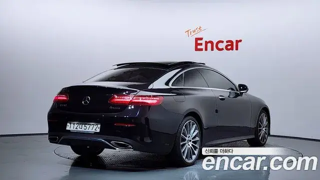 Mercedes-Benz E-Class 2019 — Photo 9/20
