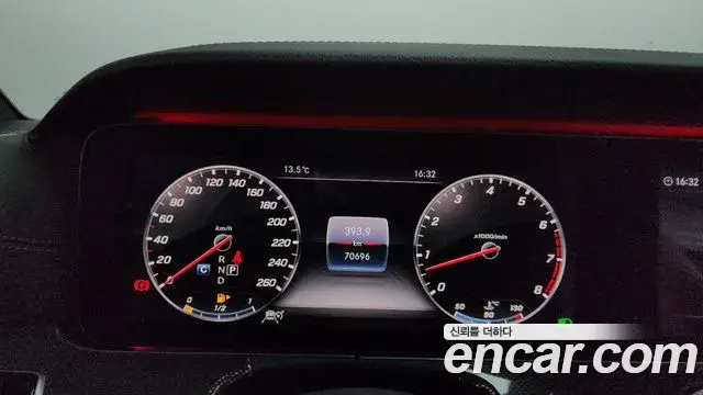 Mercedes-Benz E-Class 2019 — Photo 17/20