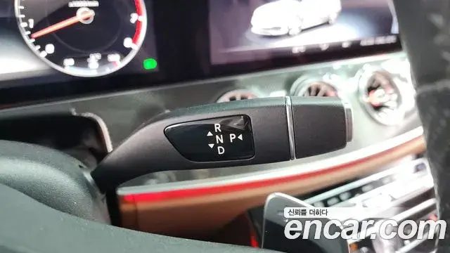 Mercedes-Benz E-Class 2019 — Photo 18/20