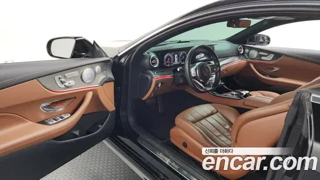 Mercedes-Benz E-Class 2019 — Photo 12/20