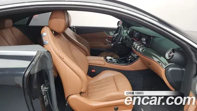 Mercedes-Benz E-Class 2019 — Photo 15/20