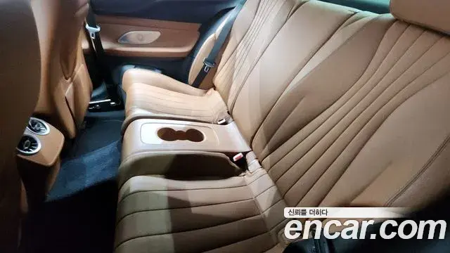 Mercedes-Benz E-Class 2019 — Photo 6/20