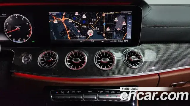 Mercedes-Benz E-Class 2019 — Photo 7/20