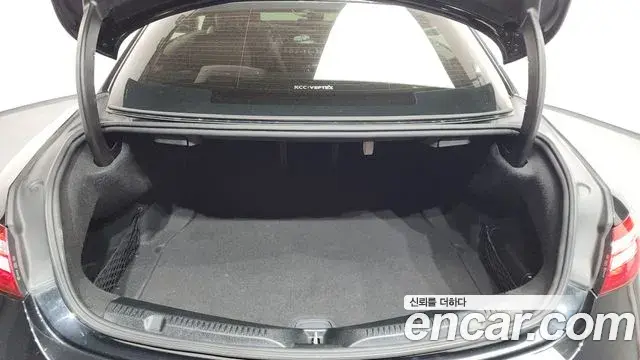 Mercedes-Benz E-Class 2019 — Photo 2/20