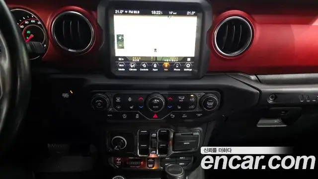 Jeep Wrangler 2021 — Şəkil 18/20