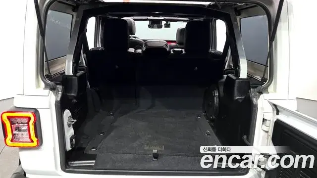 Jeep Wrangler 2021 — Şəkil 14/20