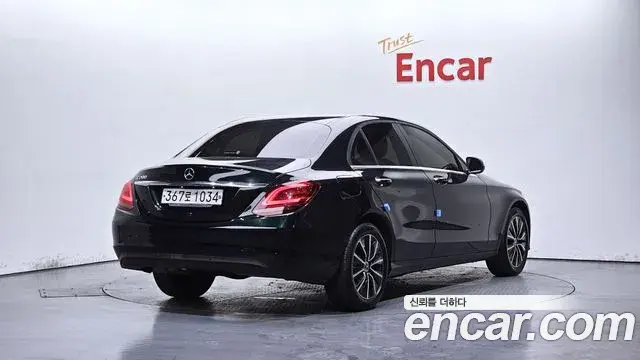 Mercedes-Benz C-Class 2019 — Photo 8/20