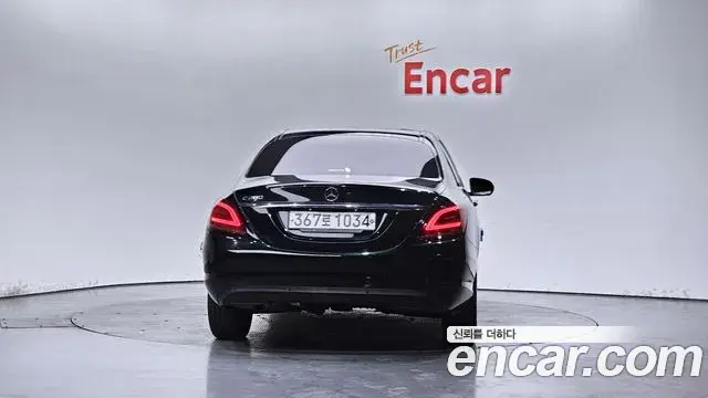 Mercedes-Benz C-Class 2019 — Photo 2/20