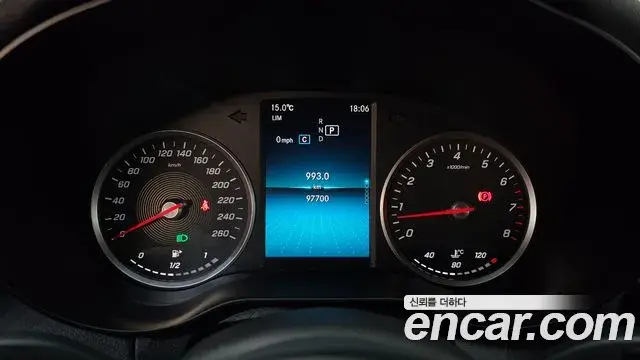 Mercedes-Benz C-Class 2019 — Photo 11/20