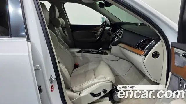 Volvo XC90 2020 — Şəkil 13/19