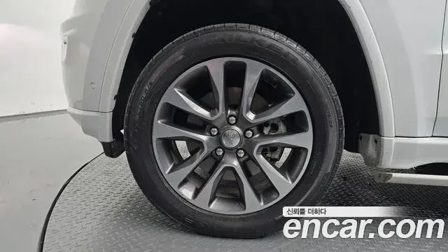Jeep Grand Cherokee 2018 — ფოტო 1/20