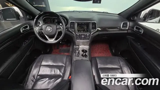 Jeep Grand Cherokee 2018 — ფოტო 8/20