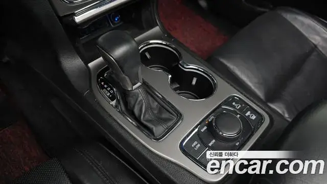 Jeep Grand Cherokee 2018 — ფოტო 14/20