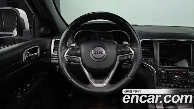Jeep Grand Cherokee 2018 — ფოტო 7/20