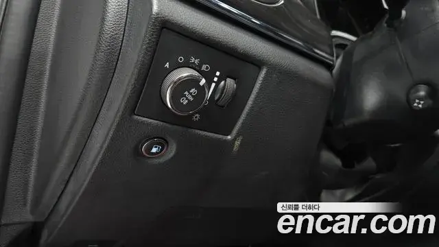 Jeep Grand Cherokee 2018 — ფოტო 17/20