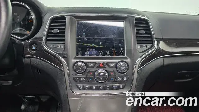 Jeep Grand Cherokee 2018 — ფოტო 11/20