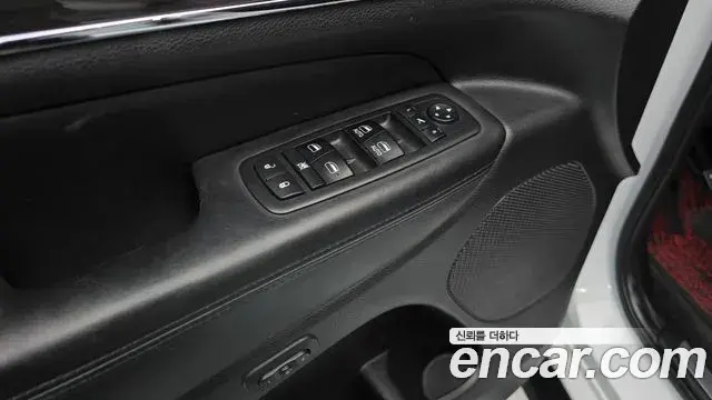 Jeep Grand Cherokee 2018 — ფოტო 15/20