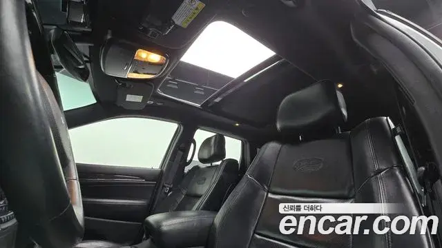 Jeep Grand Cherokee 2018 — ფოტო 2/20
